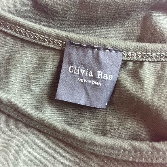 Olivia Rae Ruched Top - Picture 4 of 6